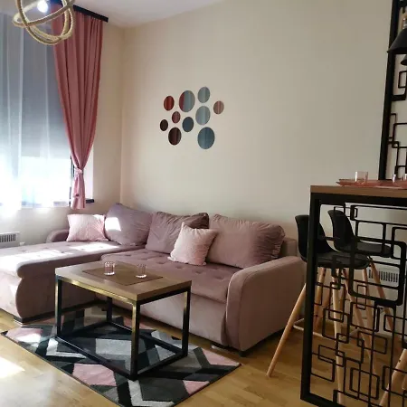 M2 Titova Lägenhet Palisat